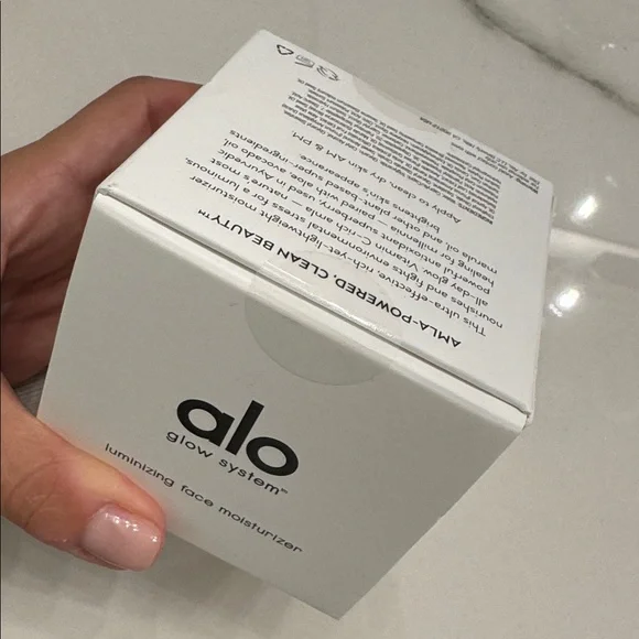 NIB ALO GLOW SYSTEM LUMINIZING FACE MOISTURIZER - Picture 2 of 6